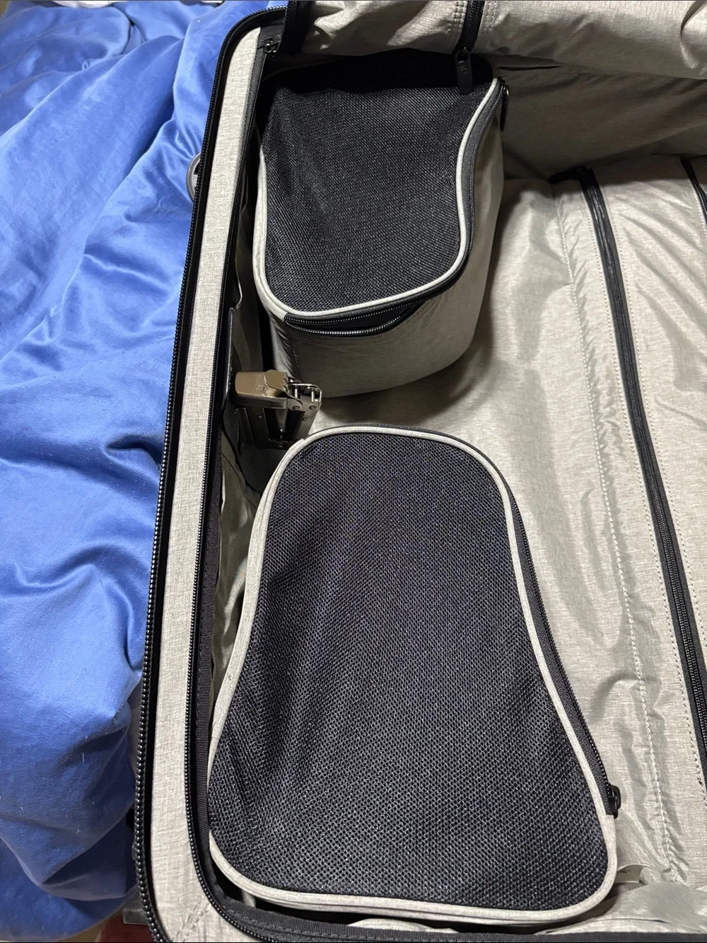 Vitorinox bi-fold wheeled garment suitcase. NWOT
